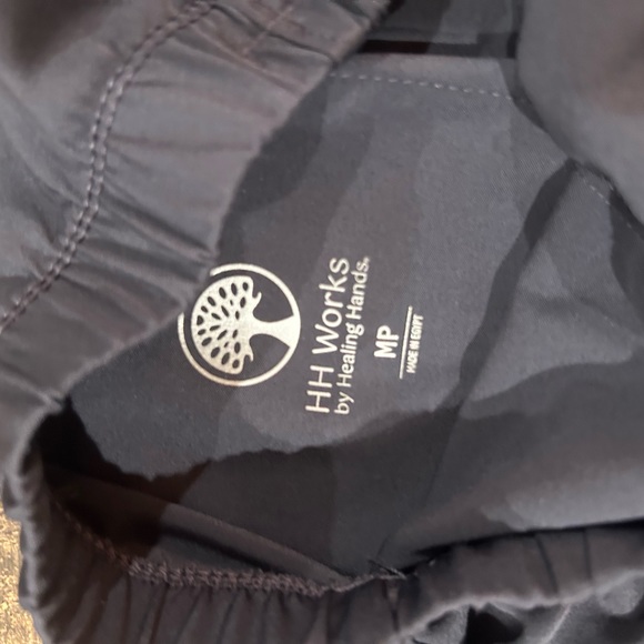 Gray scrubs. Never worn. Very breathable material. Size m - Picture 3 of 3